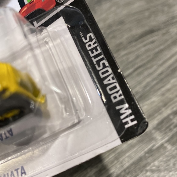 Hot Wheels | Roadsters #1/5: ‘91 Mazda MX-5 Miata - 1:64 Scale Diecast - Picture 9 of 10